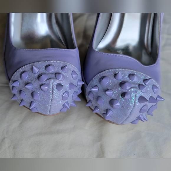 Qupid Women's Spiked Cap Round Toe Platform Pumps Glitter Size 6 - Picture 3 of 7